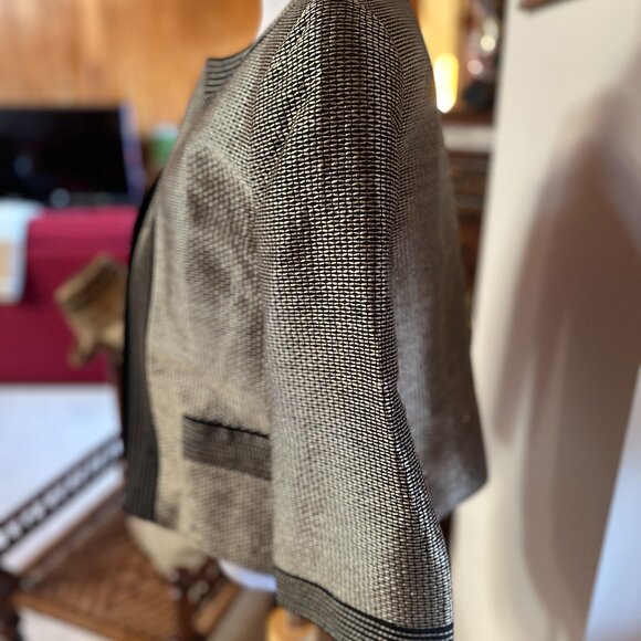 ELLEN TRACY Black and Gold Threads Jacket – 2 - Picture 6 of 16